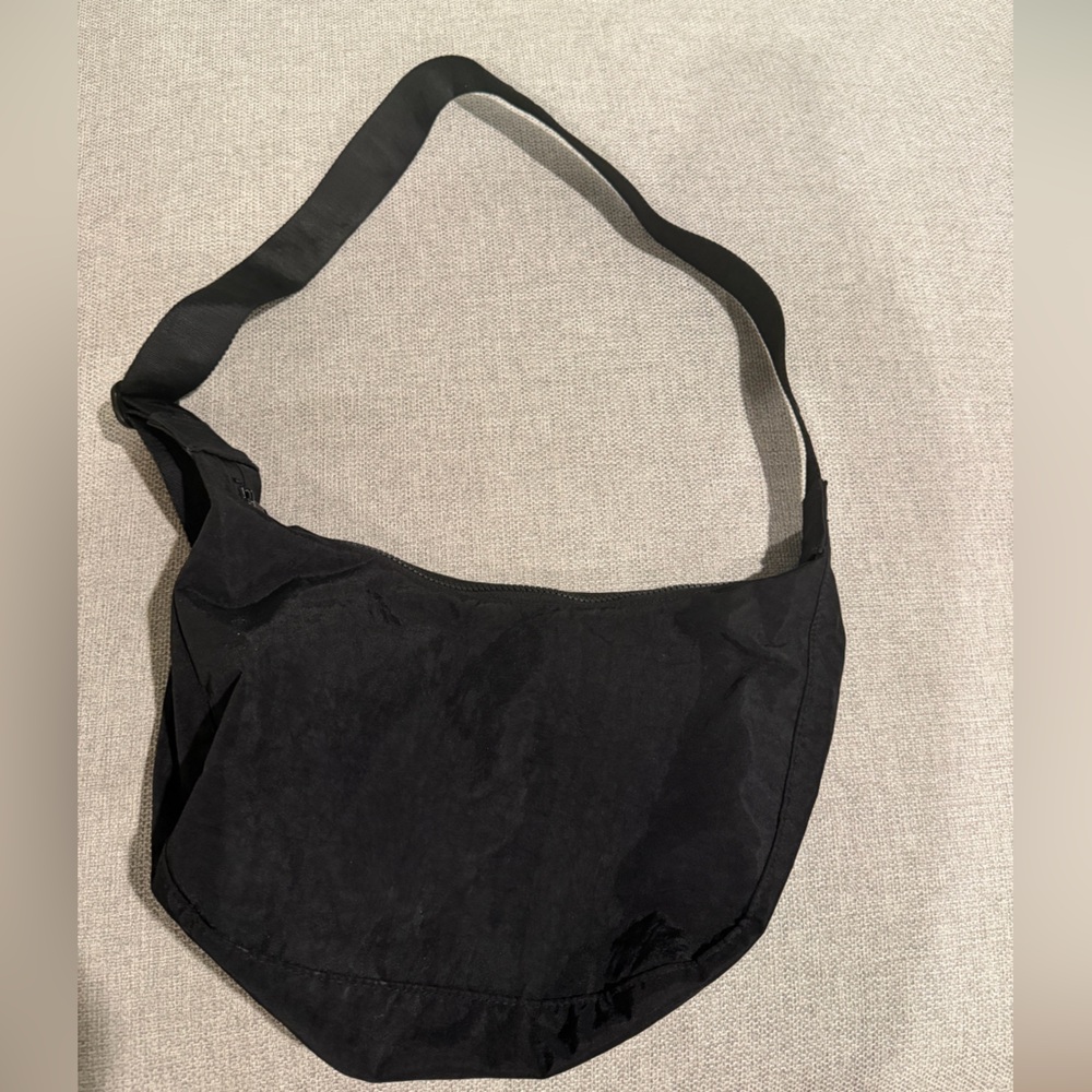 Medium nylon crescent baggu bag black